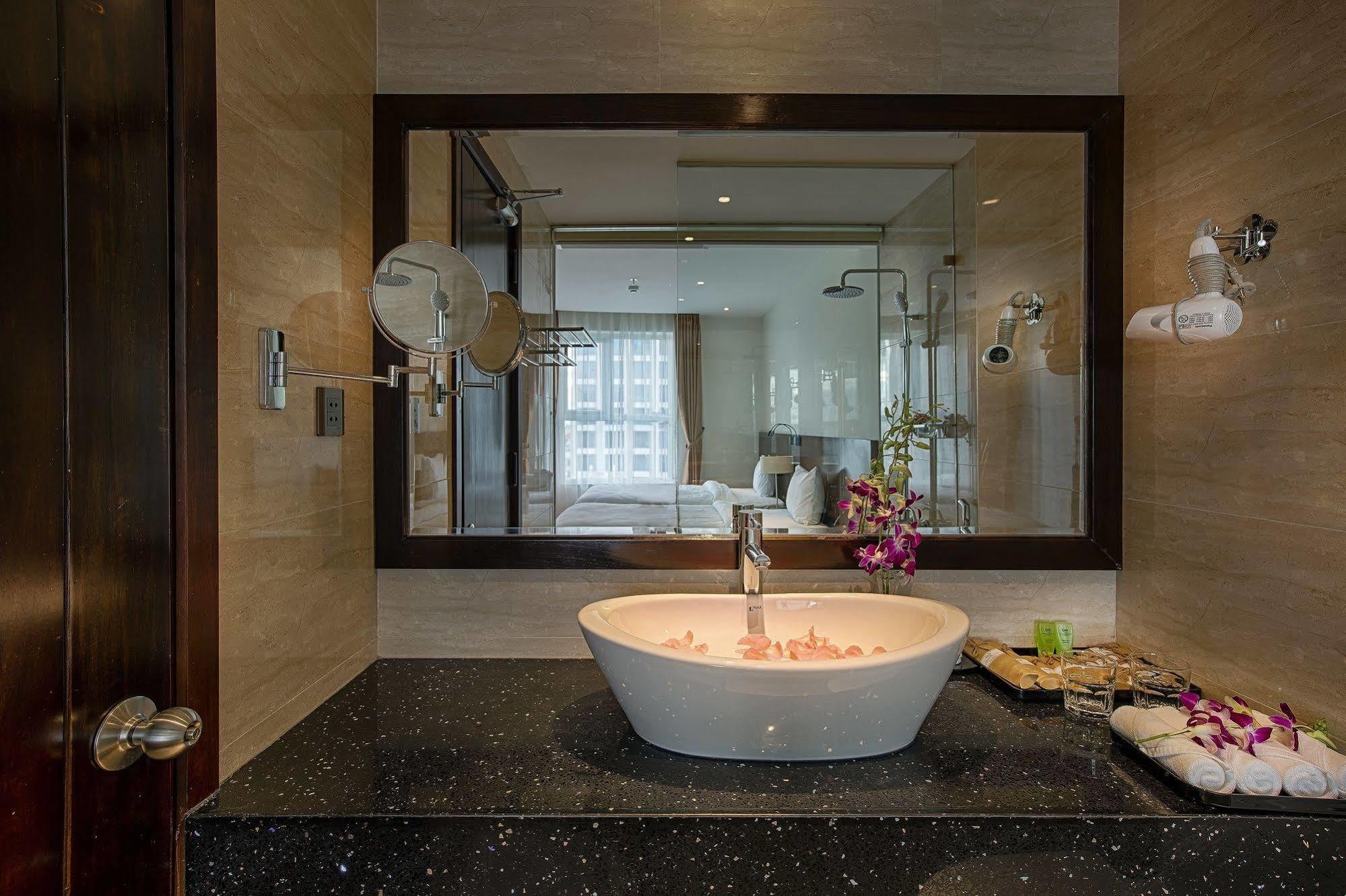 โซเฟีย สวีท โฮเต็ล ดานัง Hotel ภายนอก รูปภาพ